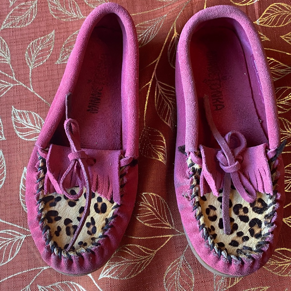 Minnie Tonka, pink moccasins
